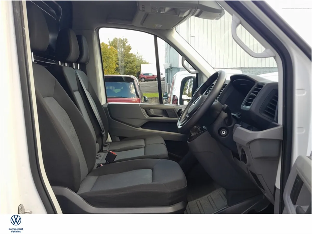 Volkswagen Crafter VAN 2.0TDI 140BHP MEDIUM WHEEL - Image 3