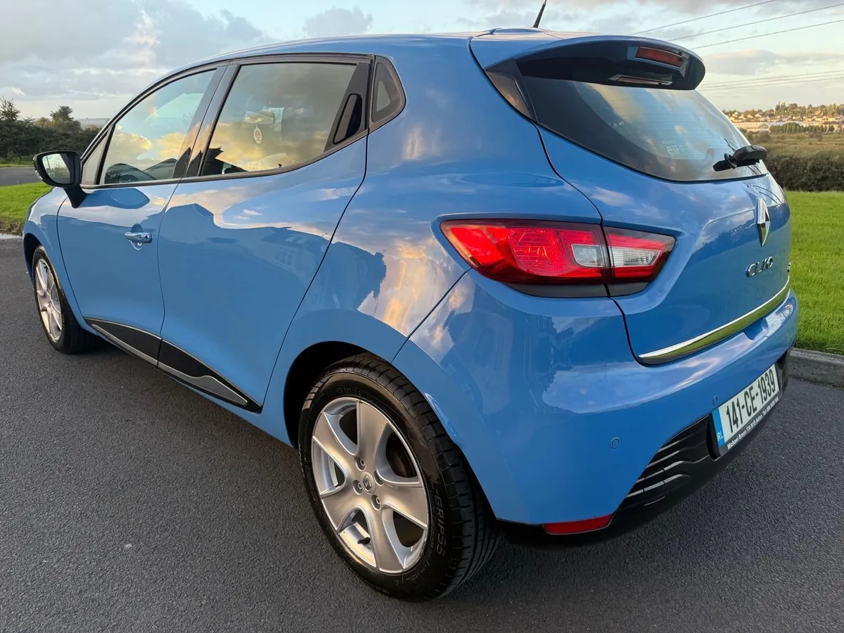 2014 Renault Clio Very High Spec Model - Image 3