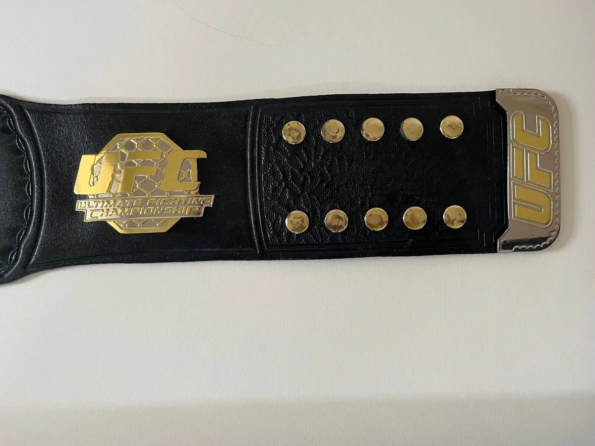 Sports memorabilia - Image 4