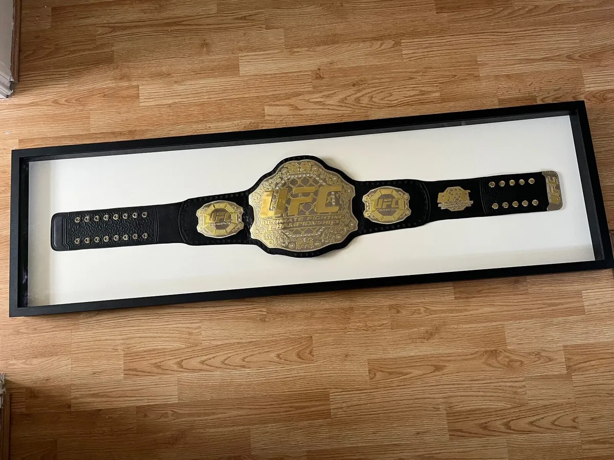 Sports memorabilia - Image 1