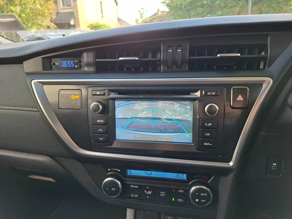 Toyota Auris 2015 - Image 3