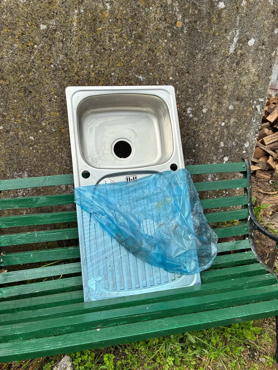 Kitchen sink and drainer