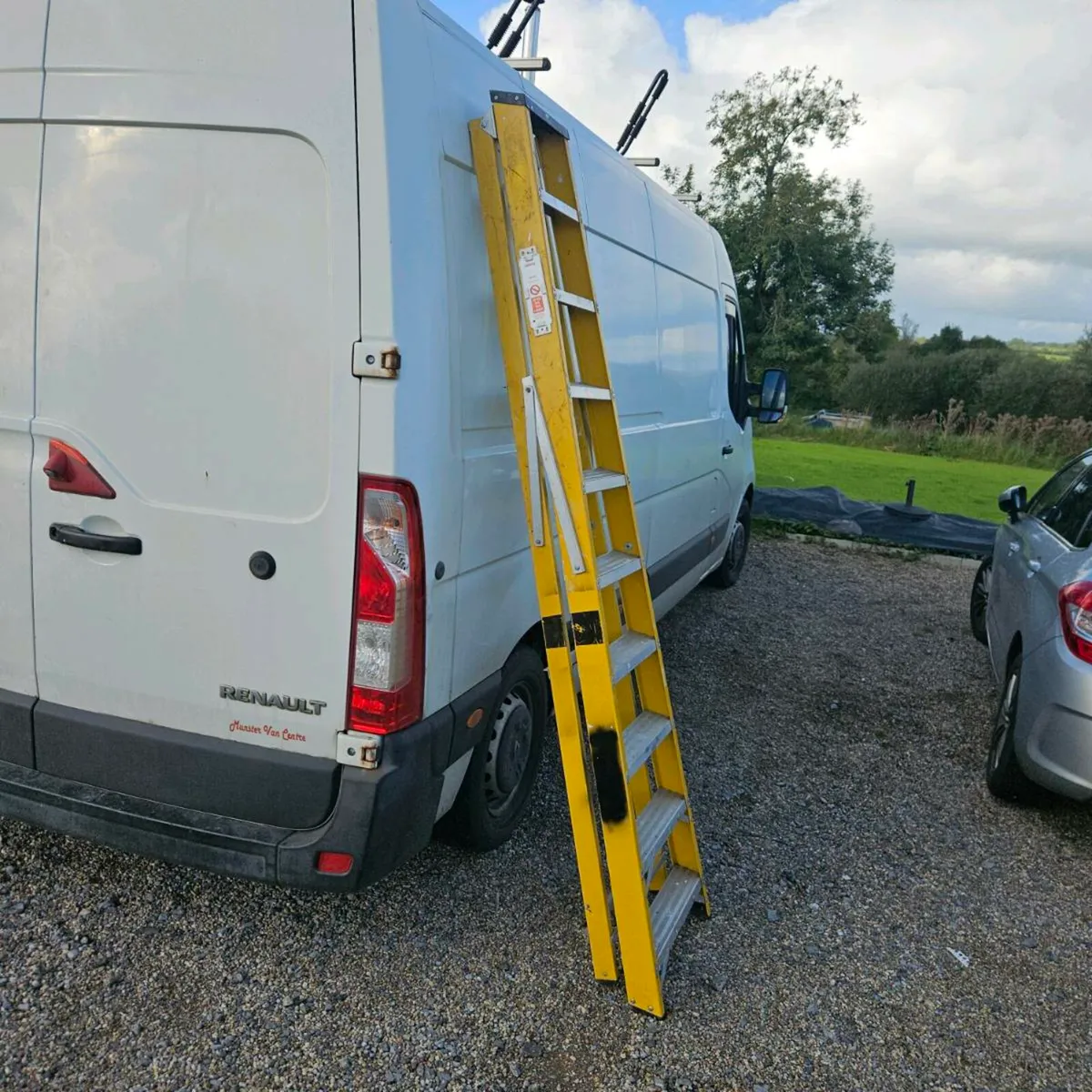Lyte fiberglass stepladder - Image 1