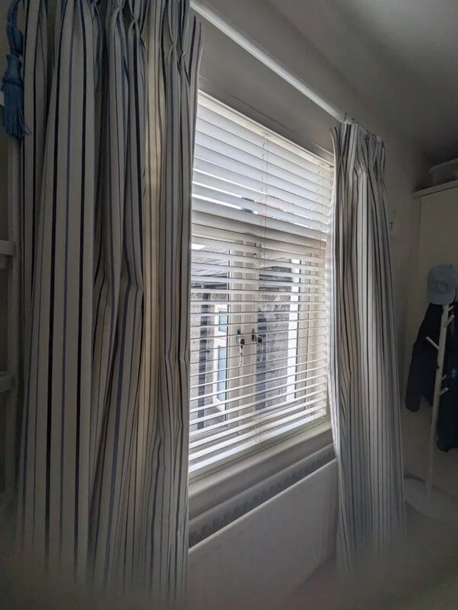 Curtains - Image 2