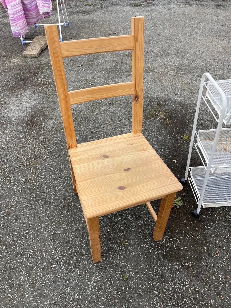 Wooden single chair €15 - Image 2