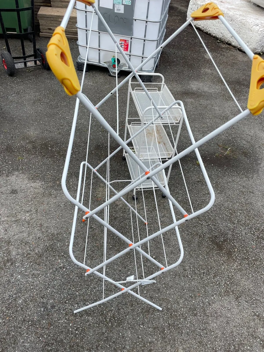 Clothes rail €20 - Image 1