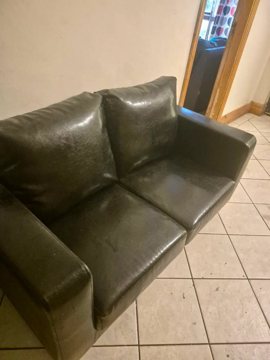 2 seater couch - Image 1