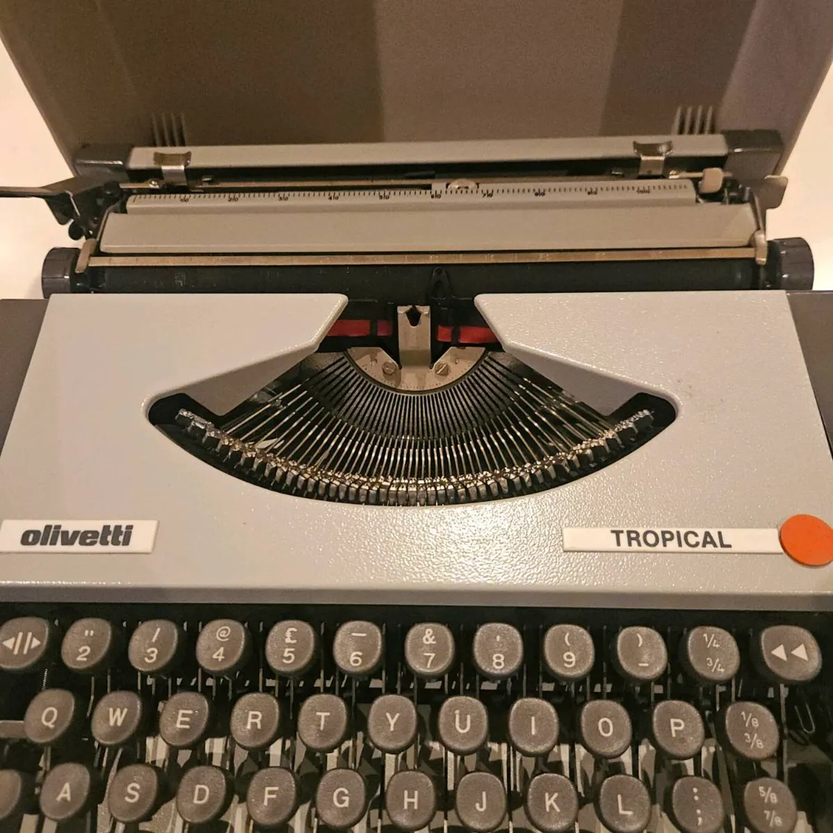 Olivetti tropical typewriter - Image 3