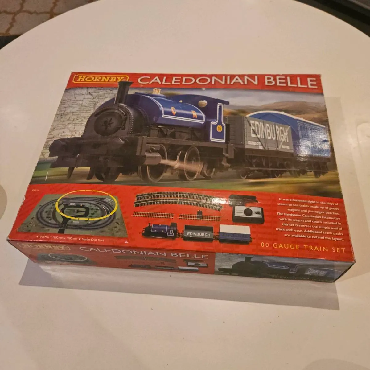 Hornby Caledonian belle train set - Image 1