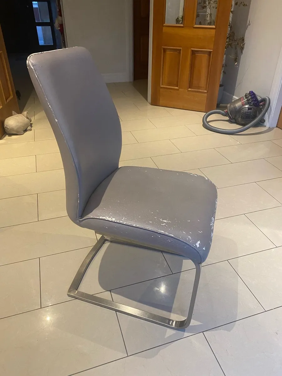 6 dining room chairs - Image 1