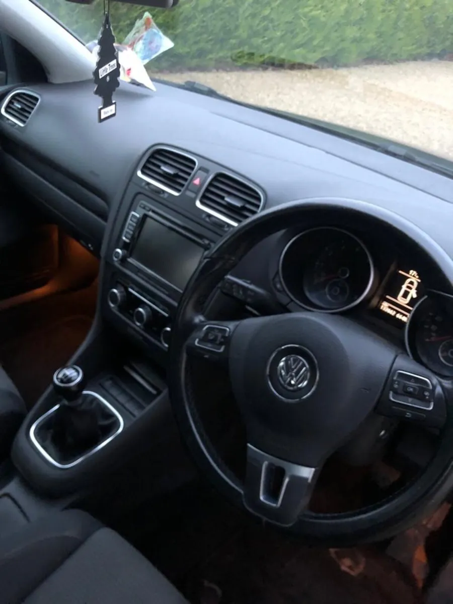 Volkswagen Golf 2010 - Image 2