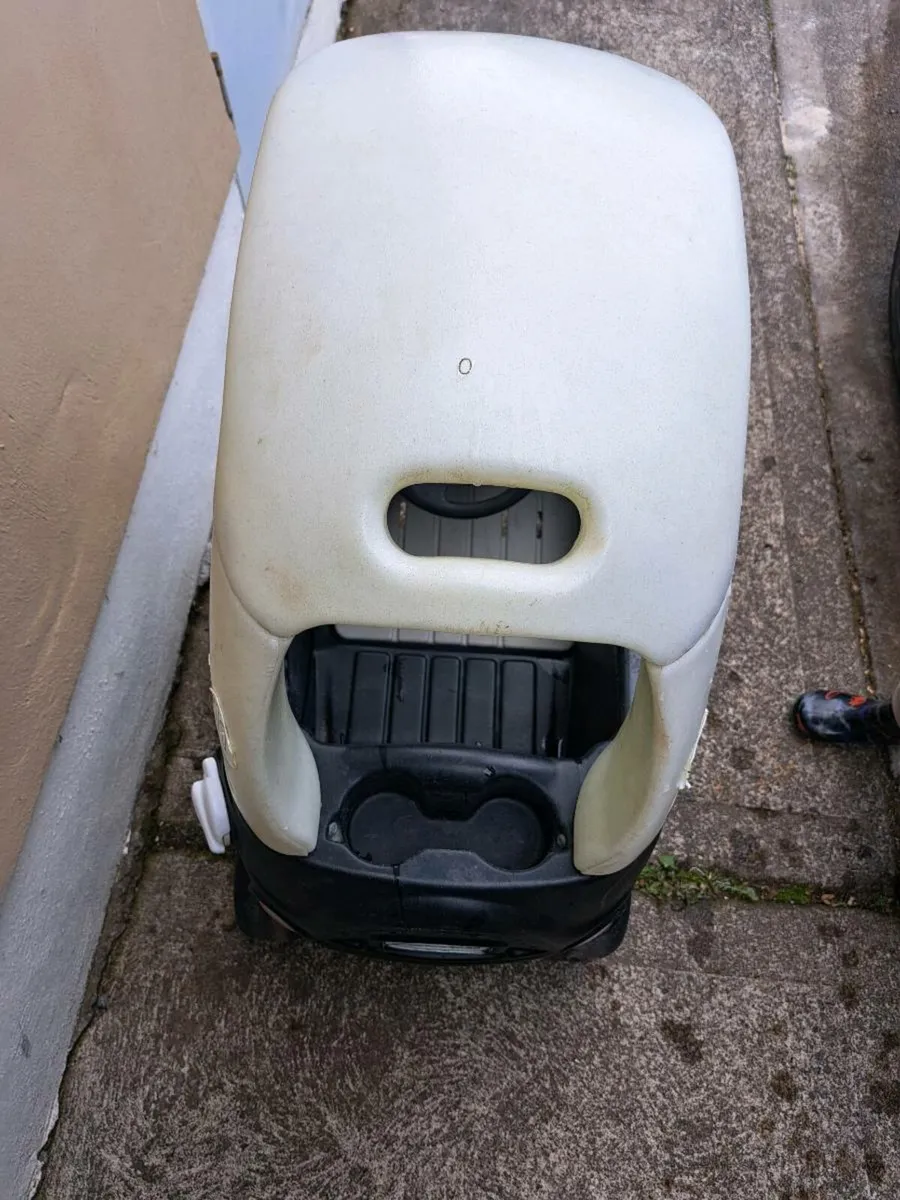Toy car - Image 3