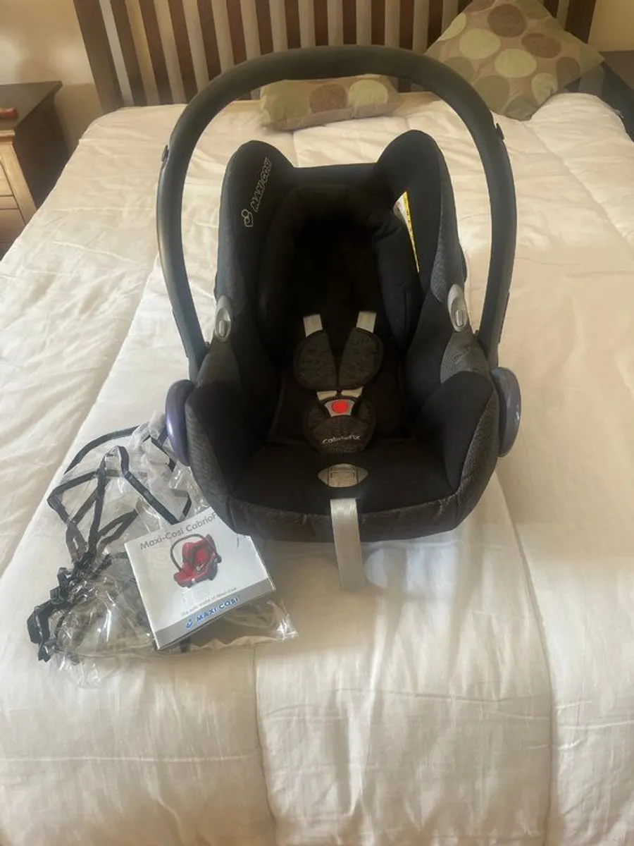 Maxi Cosi car seat - Image 1
