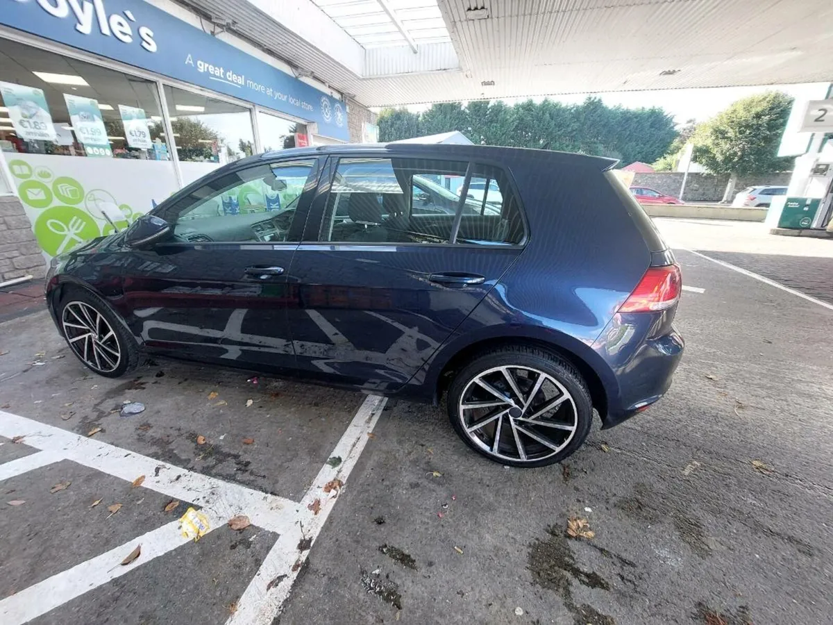 Volkswagen Golf AUTOMATIC - Image 3