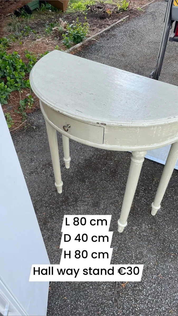 Moon table or hall way table - Image 1