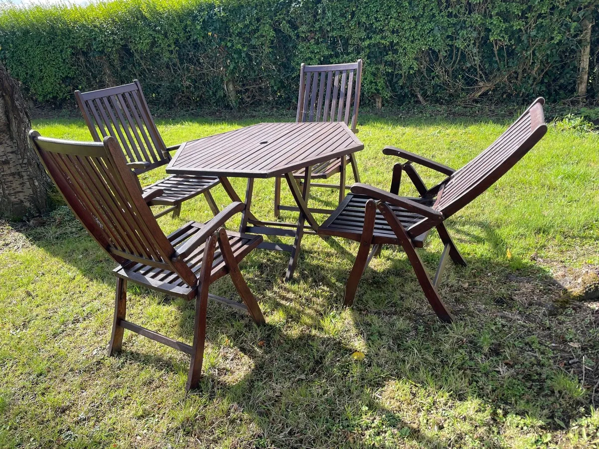 Foldable garden table and 4 chairs - Image 1