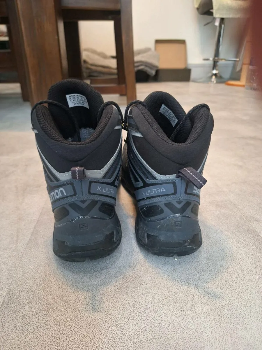 Hiking boots - Image 2