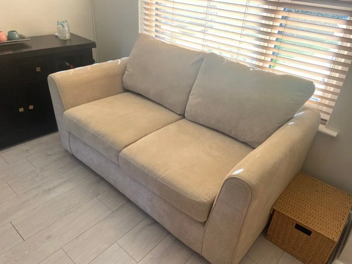 NEED GONE BEFORE TUESDAY Comfortable two seater couch - Image 4