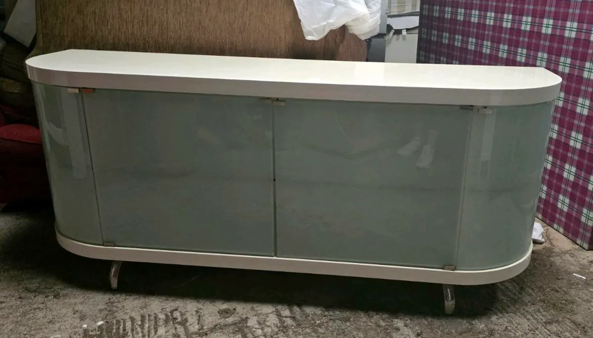 White large unit - Image 1