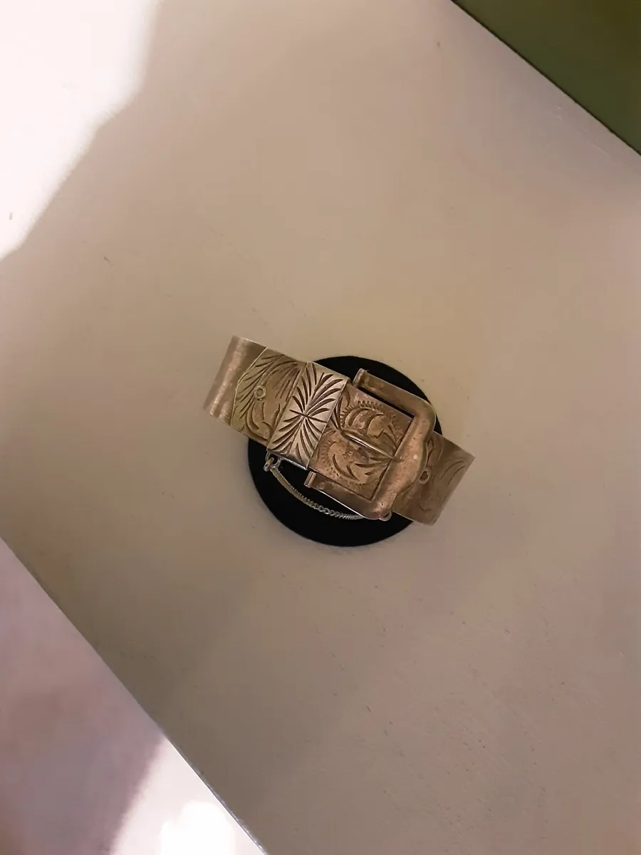 Ladies silver buckle bracelet - Image 4