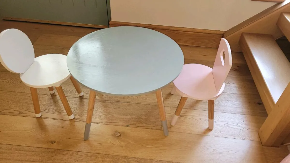 Kids wooden table & chairs - Image 1