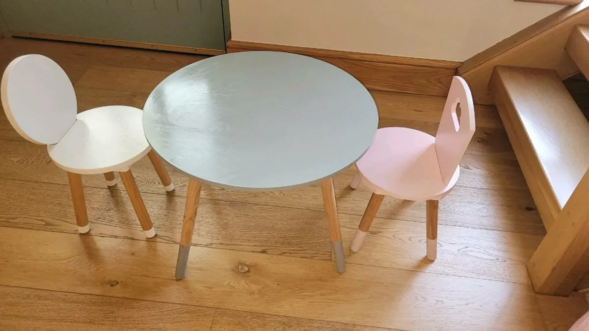 Kids wooden table & chairs - Image 2