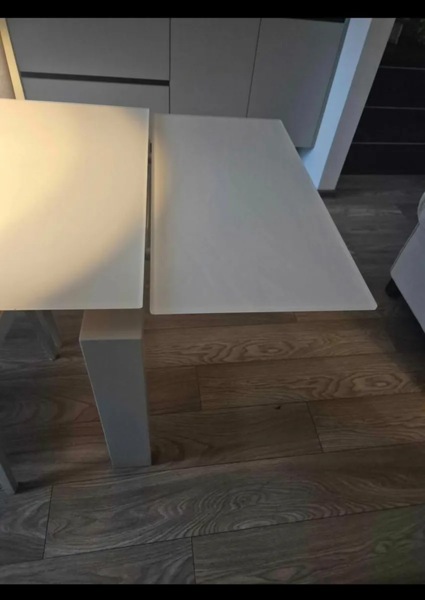 Dinning table and 6 chairs - Image 1