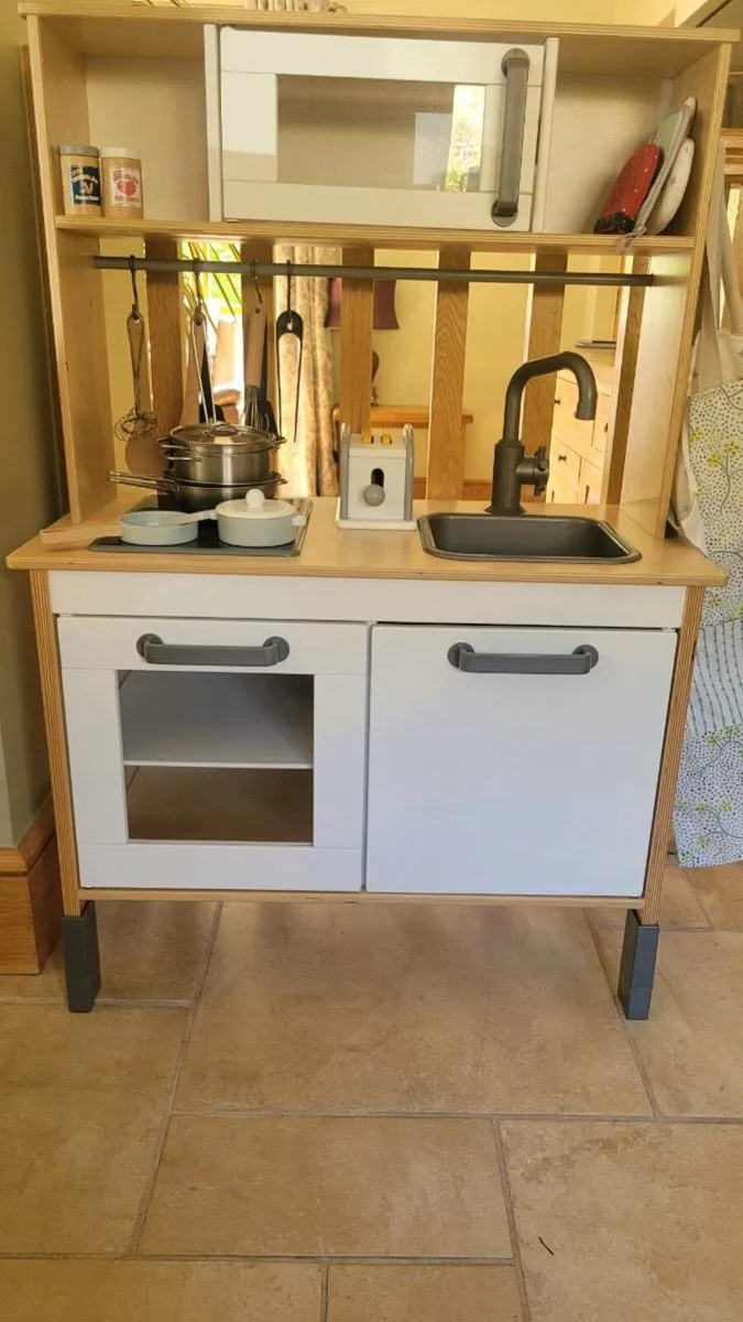 Toy wooden kitchen full with accessories - Image 2