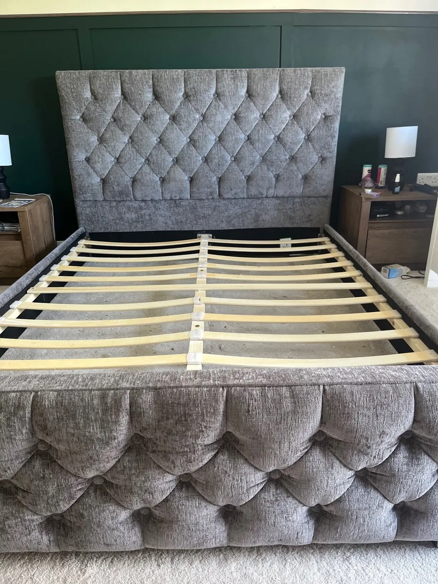 Bed frame - Image 1