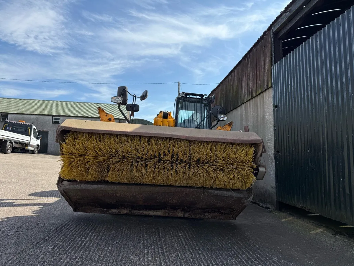Road sweeper to suit Jcb - Image 2