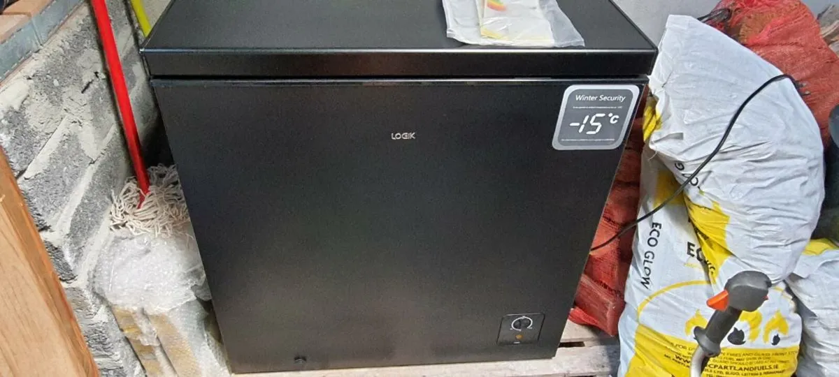 LOGIK CHEST FREEZER - BLACK - Image 2