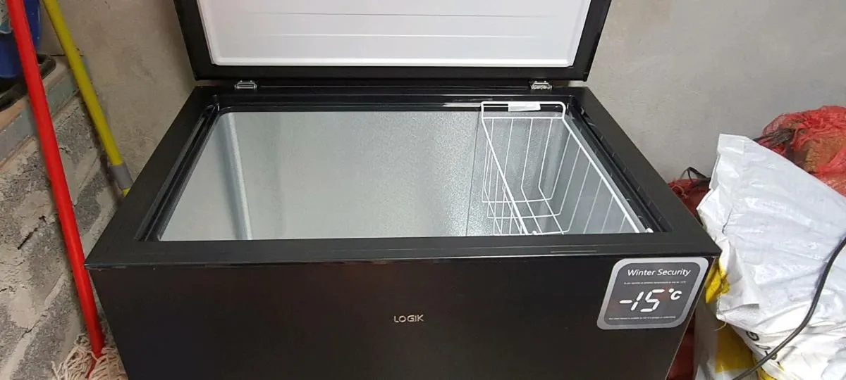 LOGIK CHEST FREEZER - BLACK - Image 4