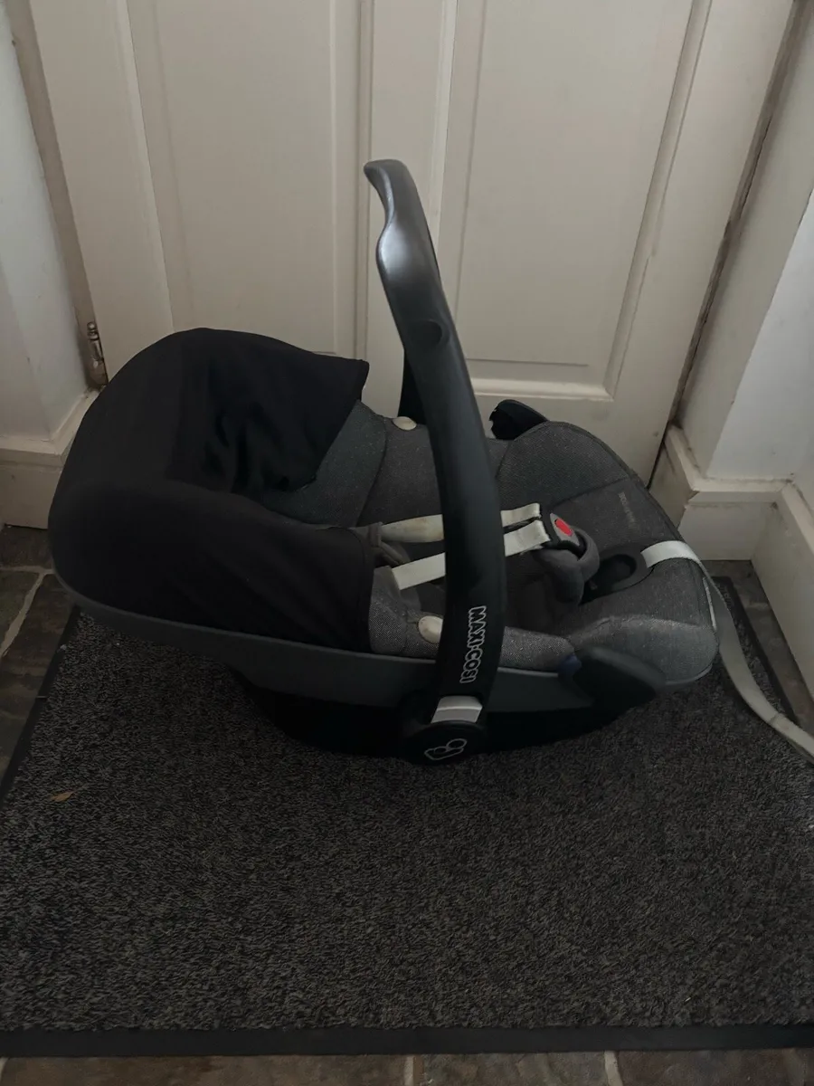Maxi cosi pebble plus car seat - Image 2