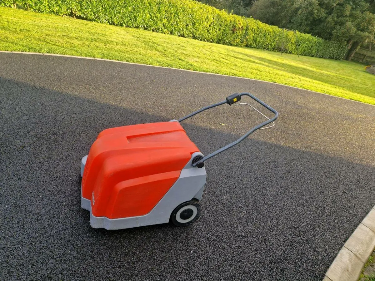 Hako Pedestrian sweeper - Image 2