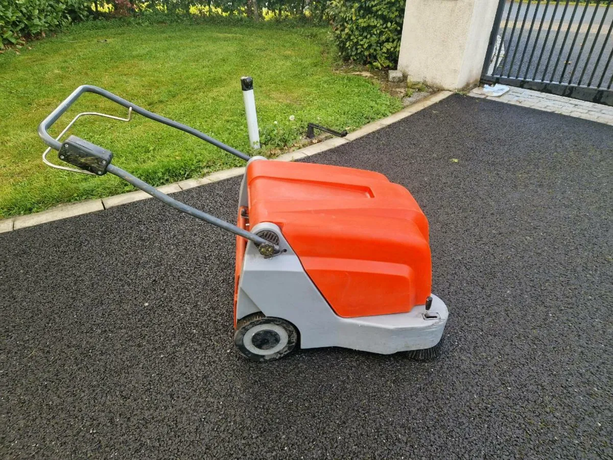 Hako Pedestrian sweeper - Image 4