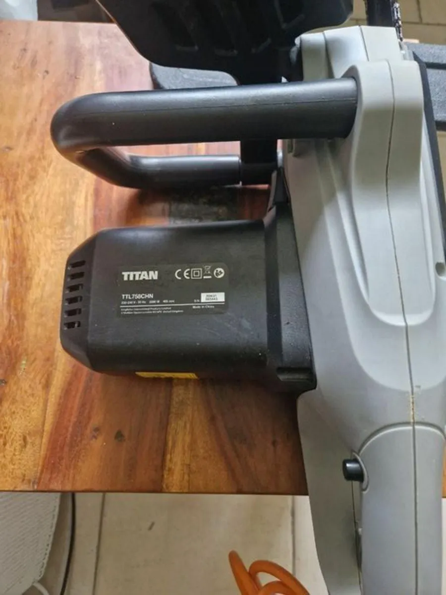 Titan  2000W 230-240V Electric 40cm Chainsaw - Image 2