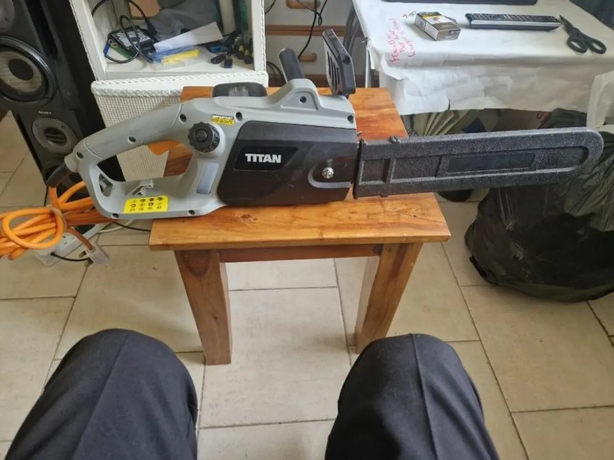 Titan  2000W 230-240V Electric 40cm Chainsaw - Image 1