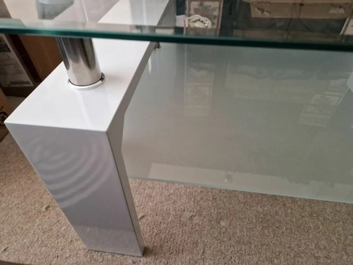 Beautiful Glass Coffee Table - Image 3