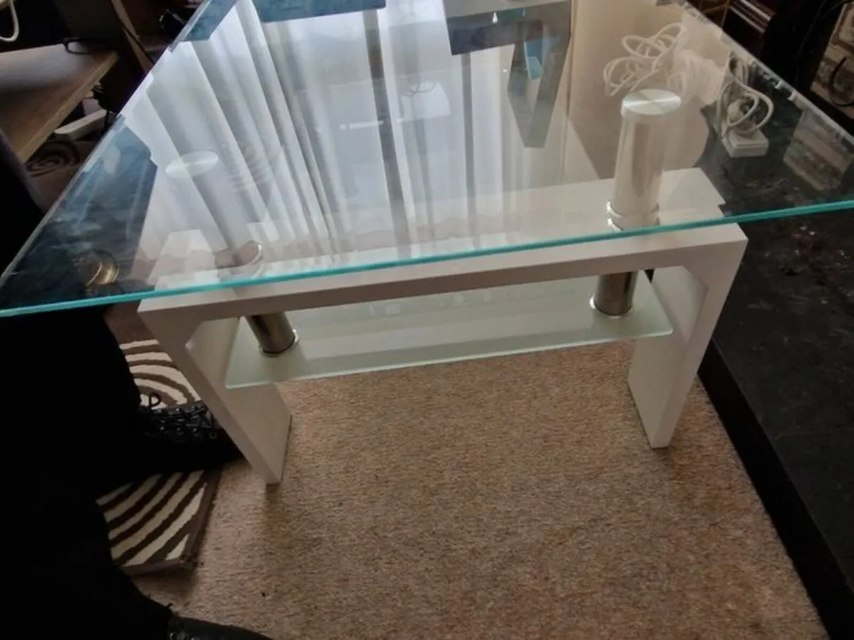 Beautiful Glass Coffee Table - Image 2