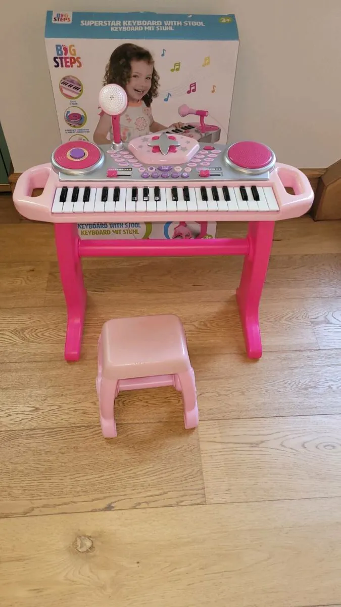 Pink keyboard and stool - Image 2