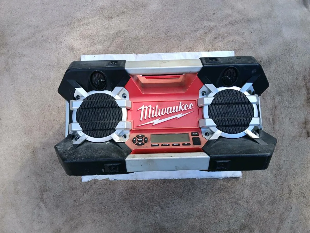 Milwaukee m18 radio/bag/ dewalt drill - Image 1