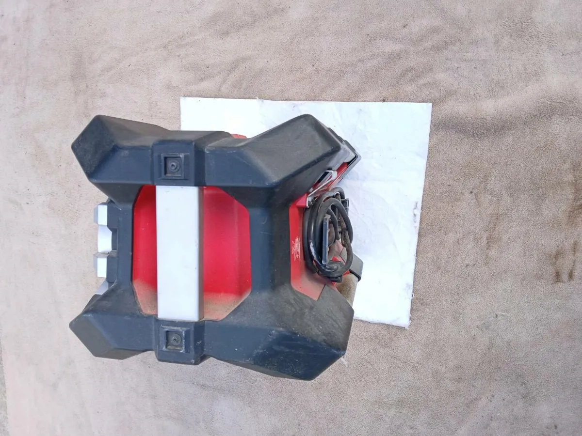 Milwaukee m18 radio/bag/ dewalt drill - Image 3