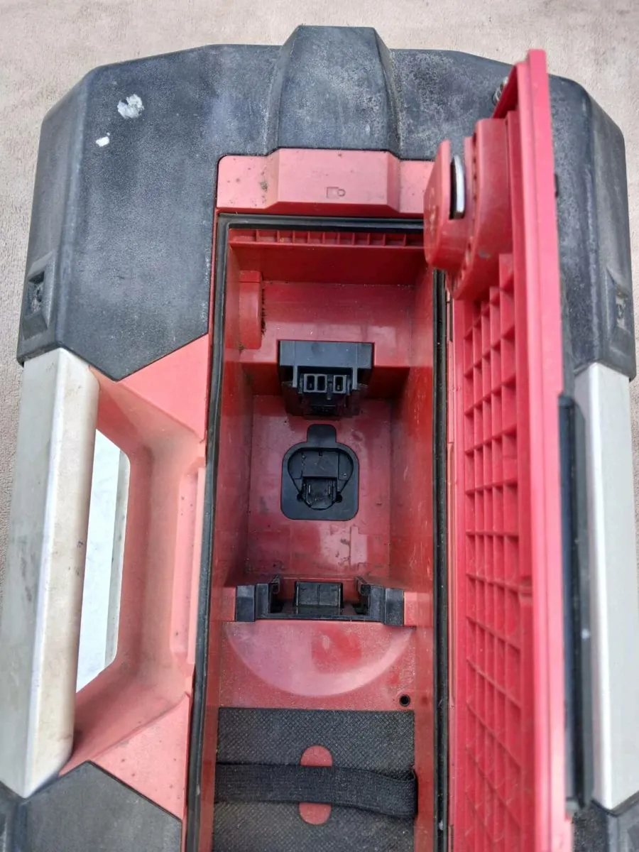 Milwaukee m18 radio/bag/ dewalt drill - Image 4