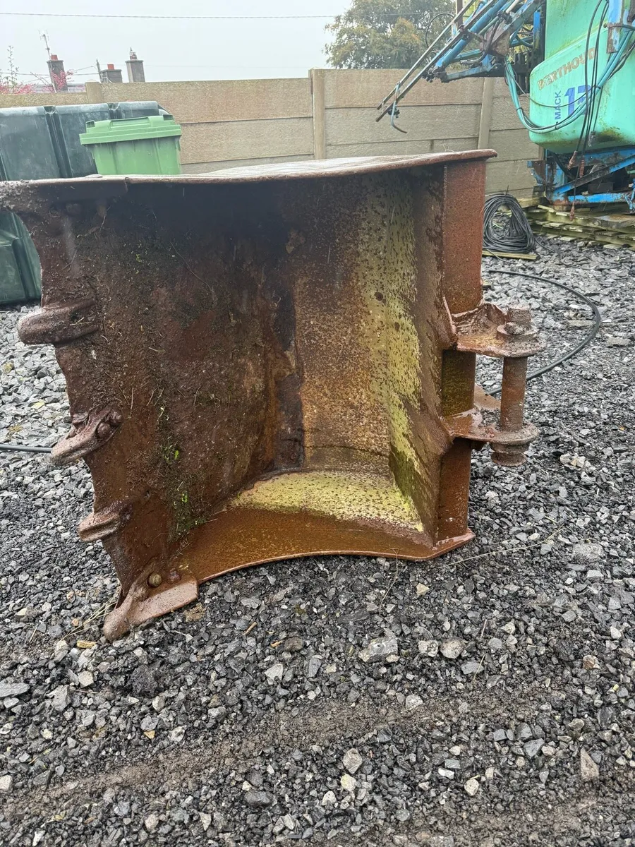 Digging bucket - Image 1