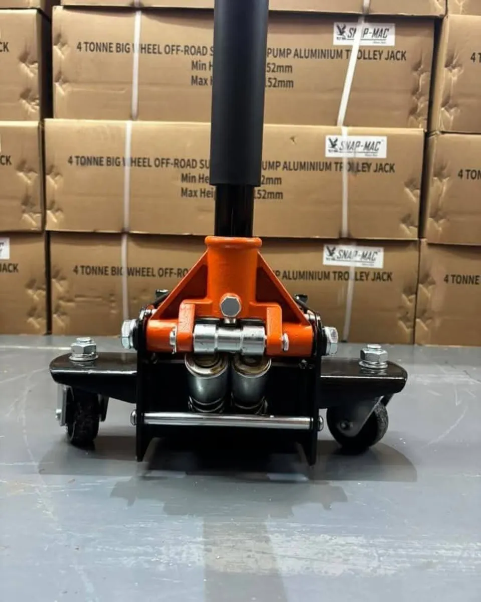Heavy Duty 4 Ton Ultra Low Profile Trolley Jack - Image 4