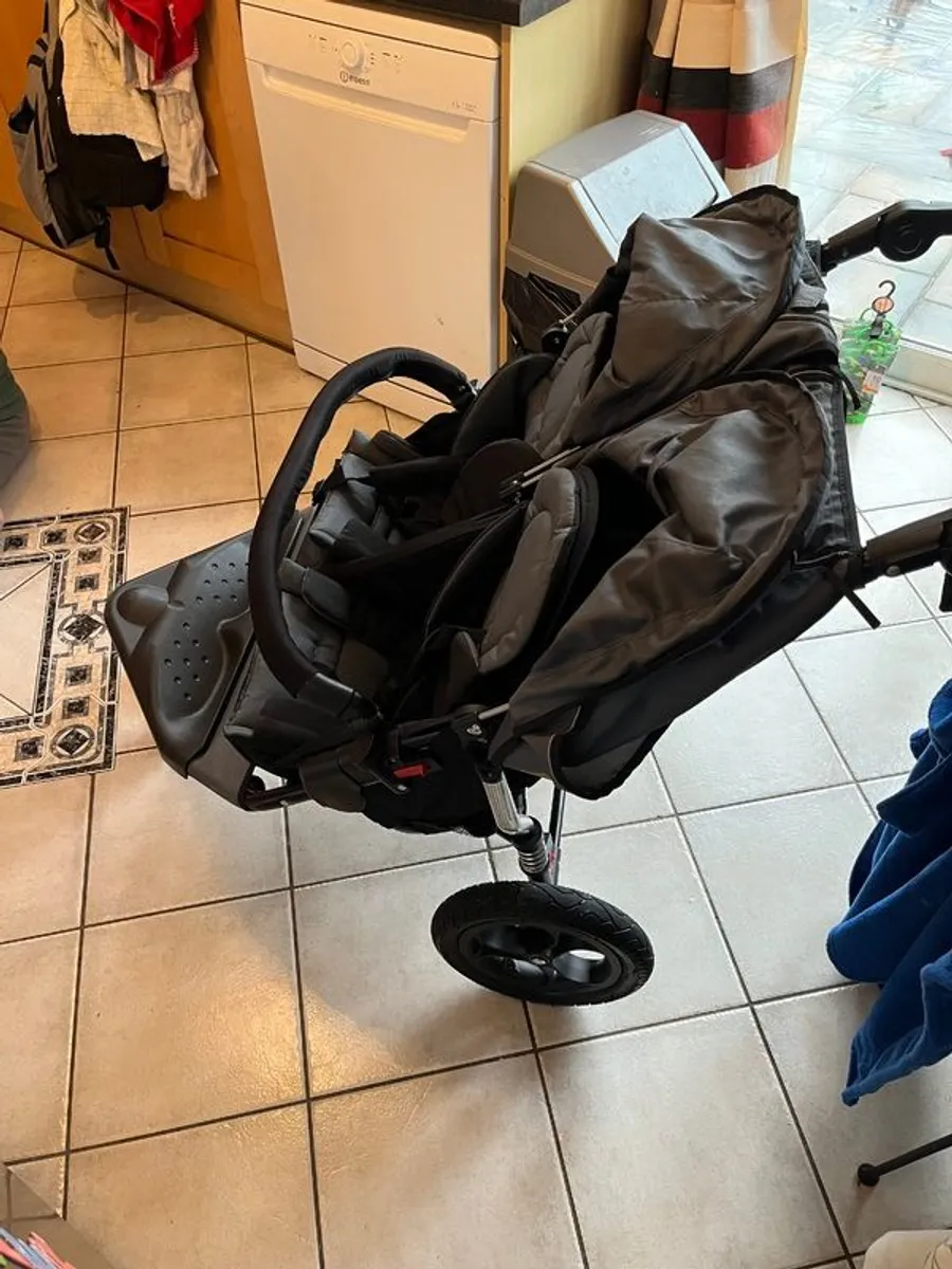 Out n about v4 double nipper - Image 2