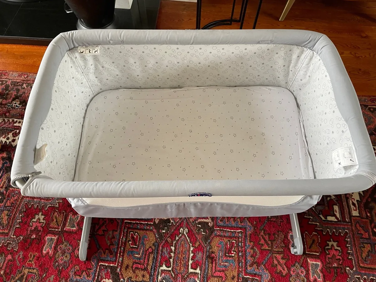 Chico bed side crib - Image 1