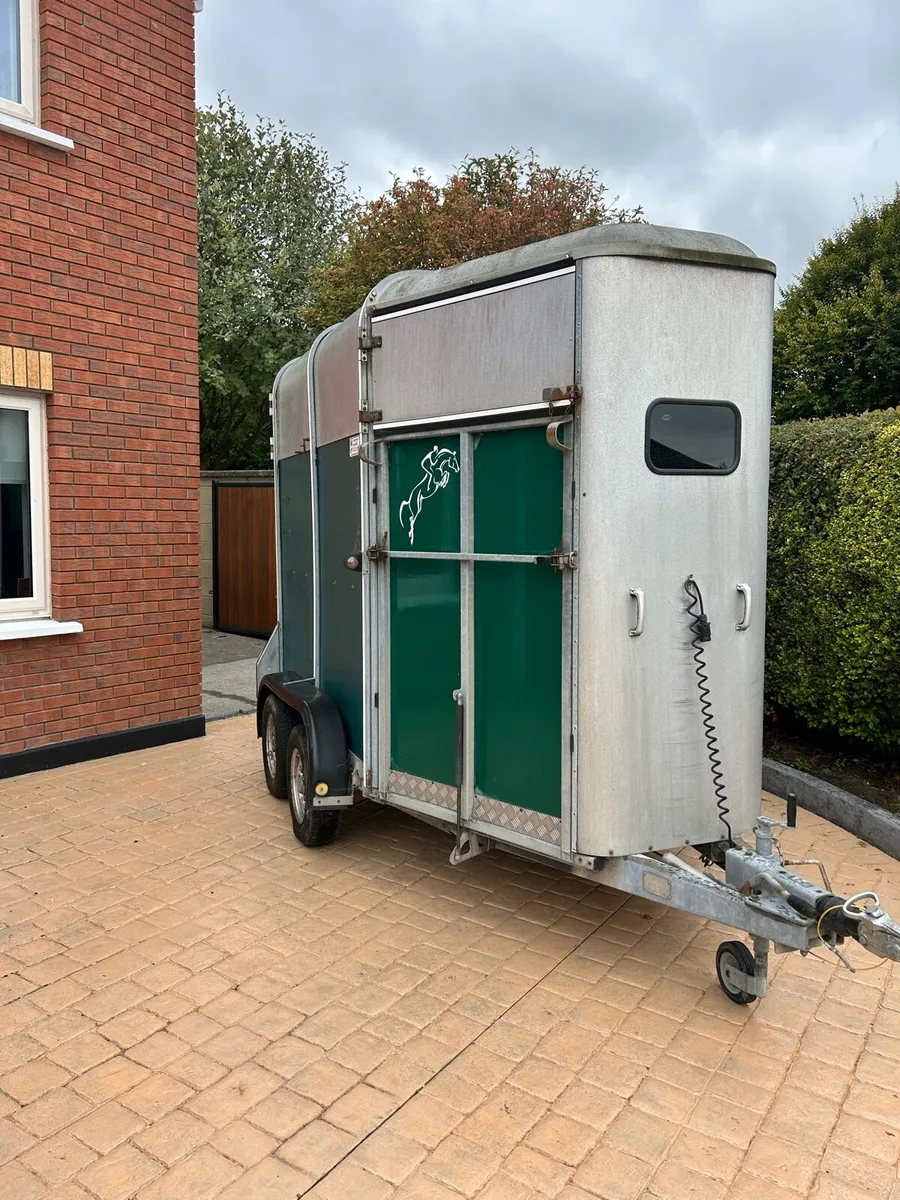 Ivor Williams 505 Double Horse Box - Image 1
