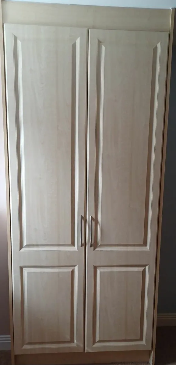 Built in wardrobe in excellent condition - Image 3