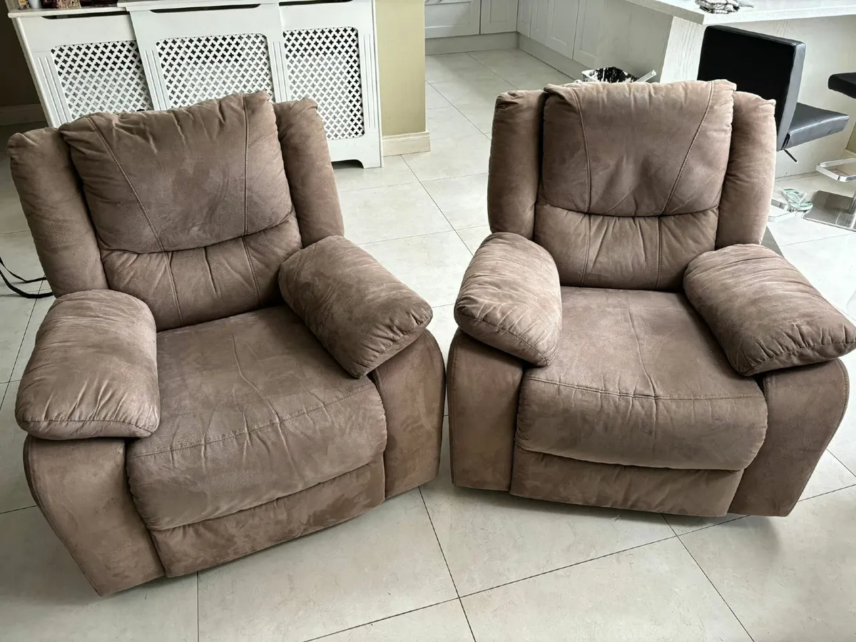 2 seater sofa and 2 arm chairs - Image 1